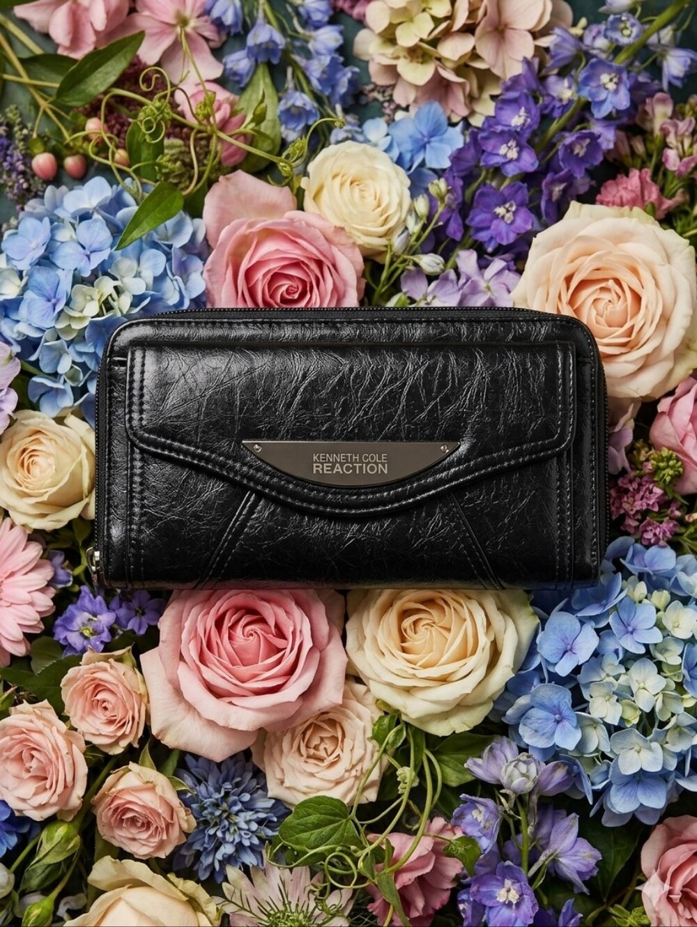 Kenneth Cole Reaction Black Leather Women's Space Wallet